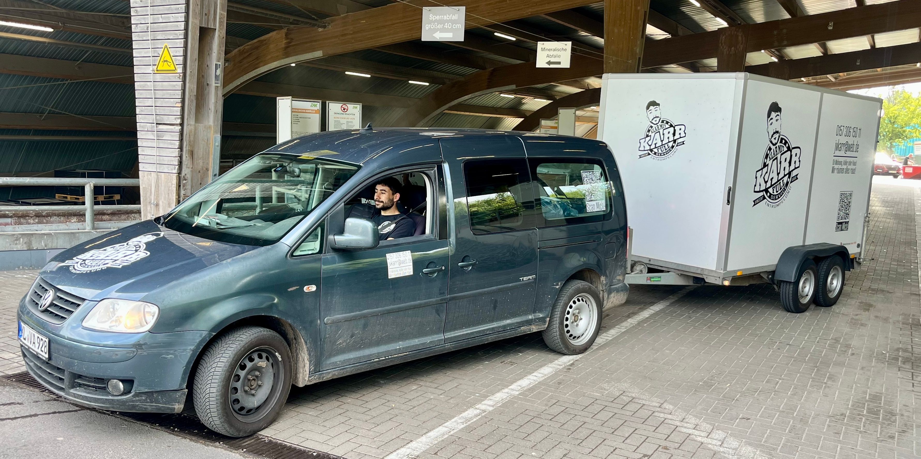 Vincent Karr von VK Entrümpelungsservice packt persönlich an